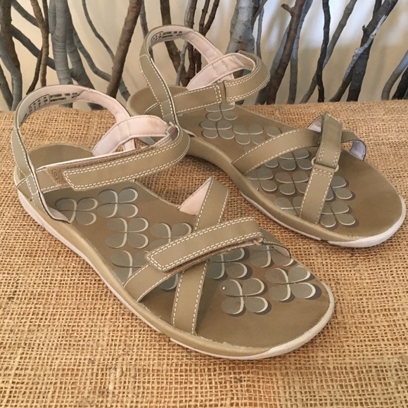 clarks trace sandals